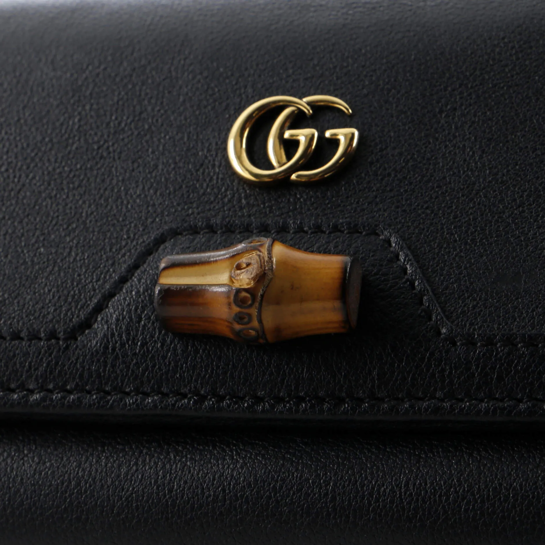 Diana Wallet on Chain Leather