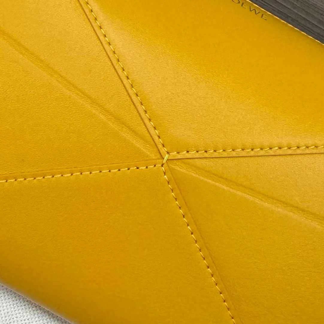 PUZZLE FOLD WASH 22 BAG IN BANANA YELLOW SHINY CALFSKIN