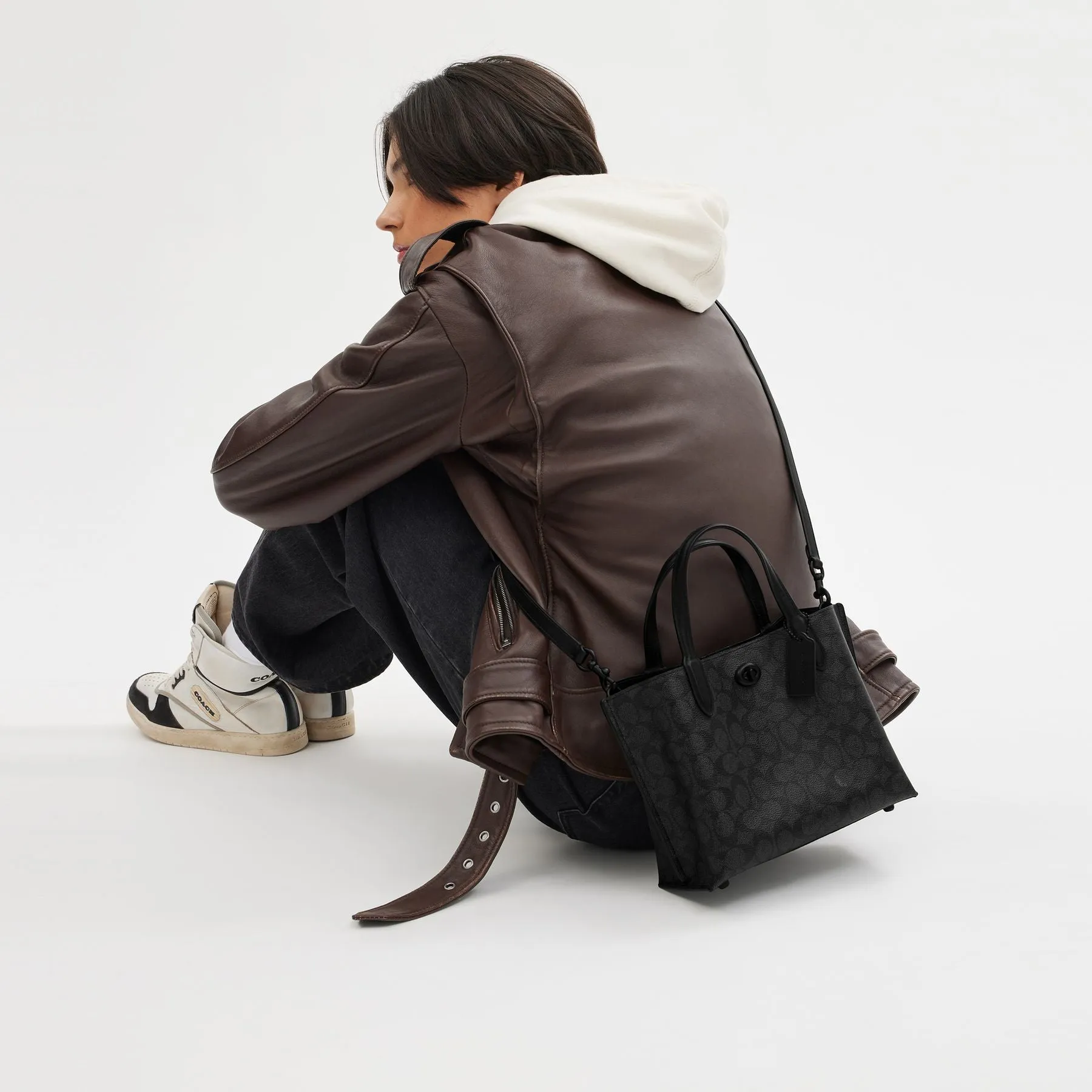 Willow Tote 24 In Signature Canvas