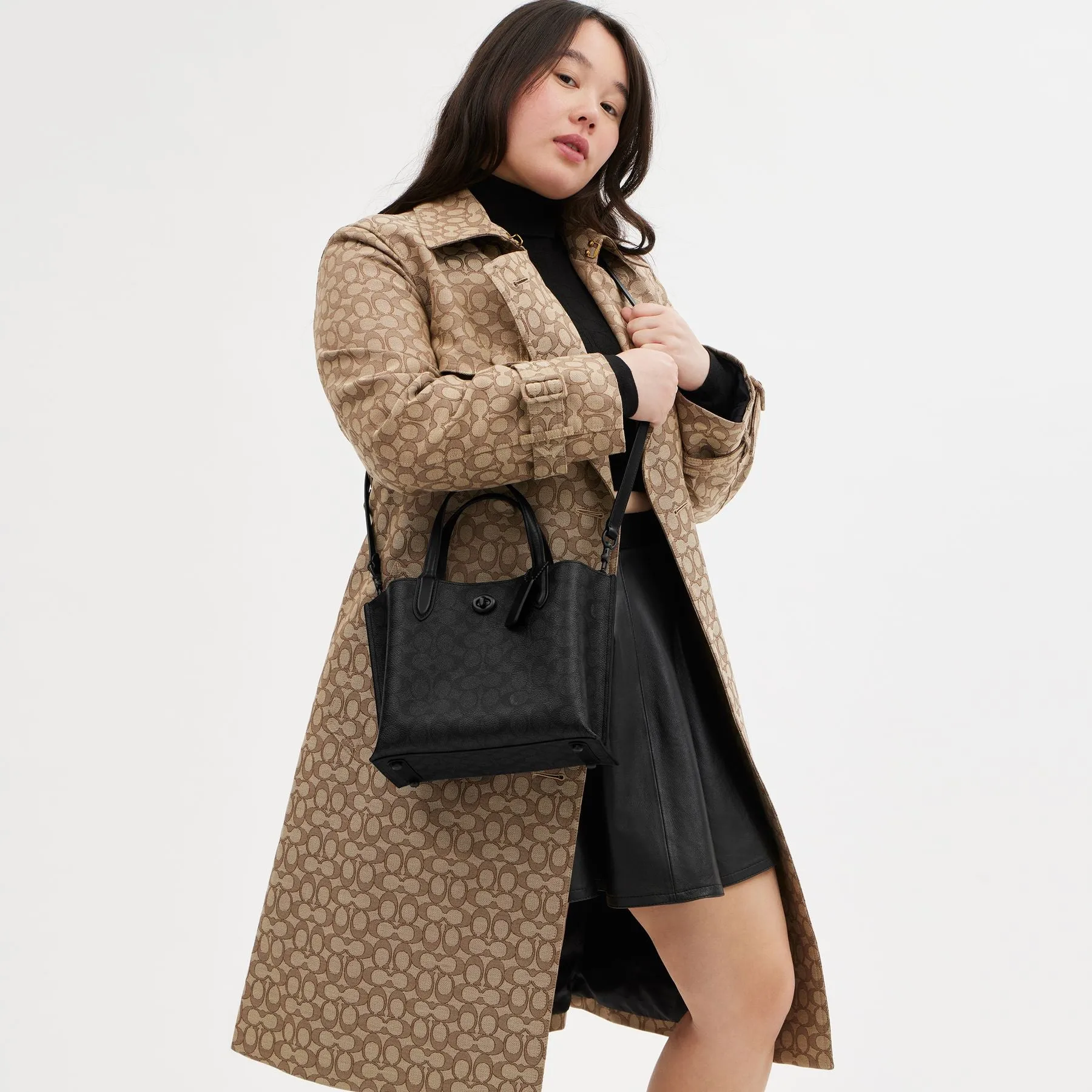 Willow Tote 24 In Signature Canvas